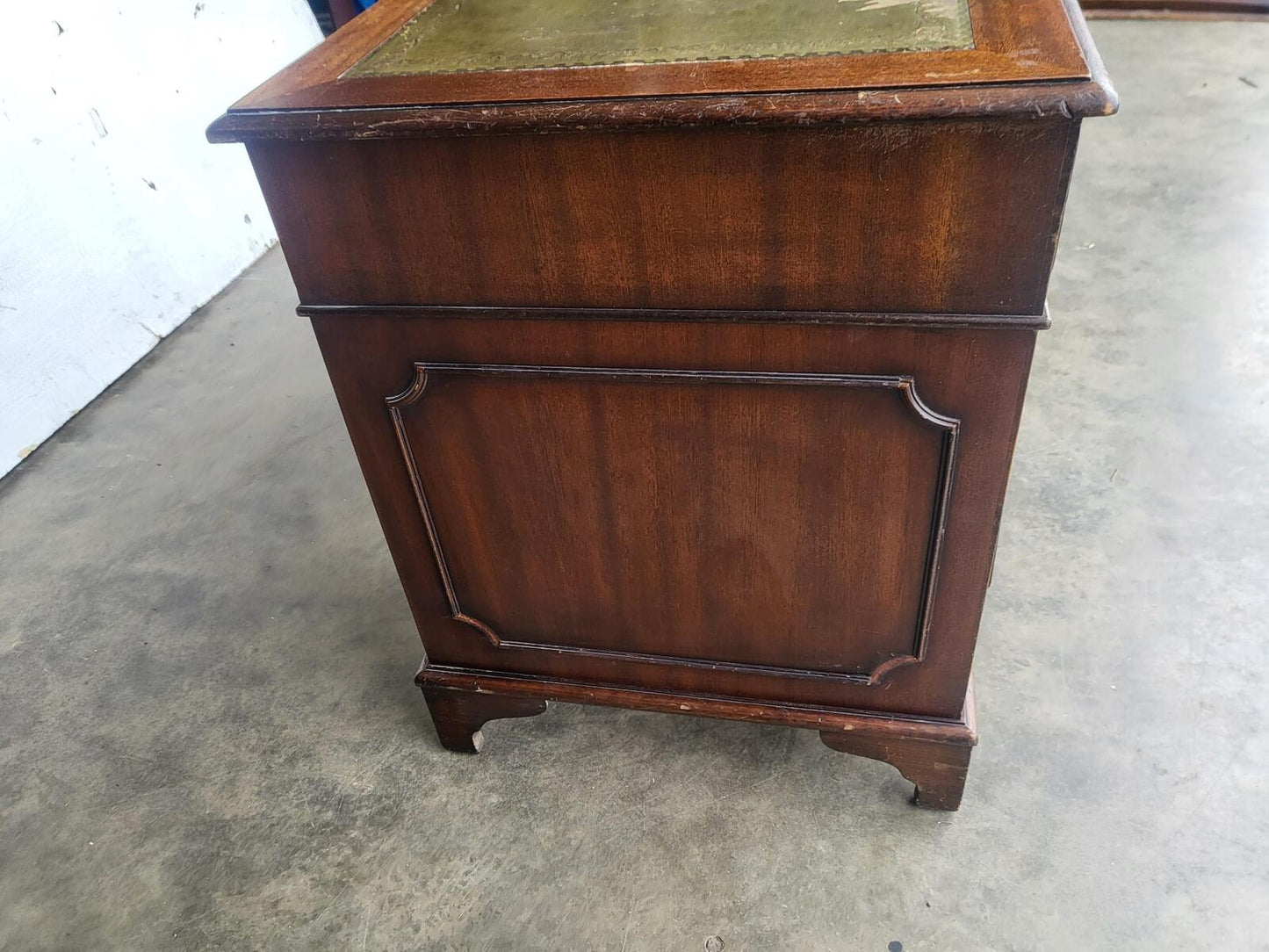 Antique repro small twin pedestal desk leather top 8 drawers