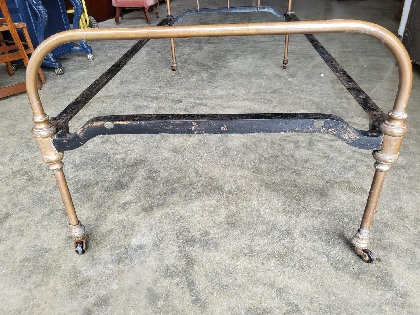 Antique single metal bedframe bed 6'x3' castors