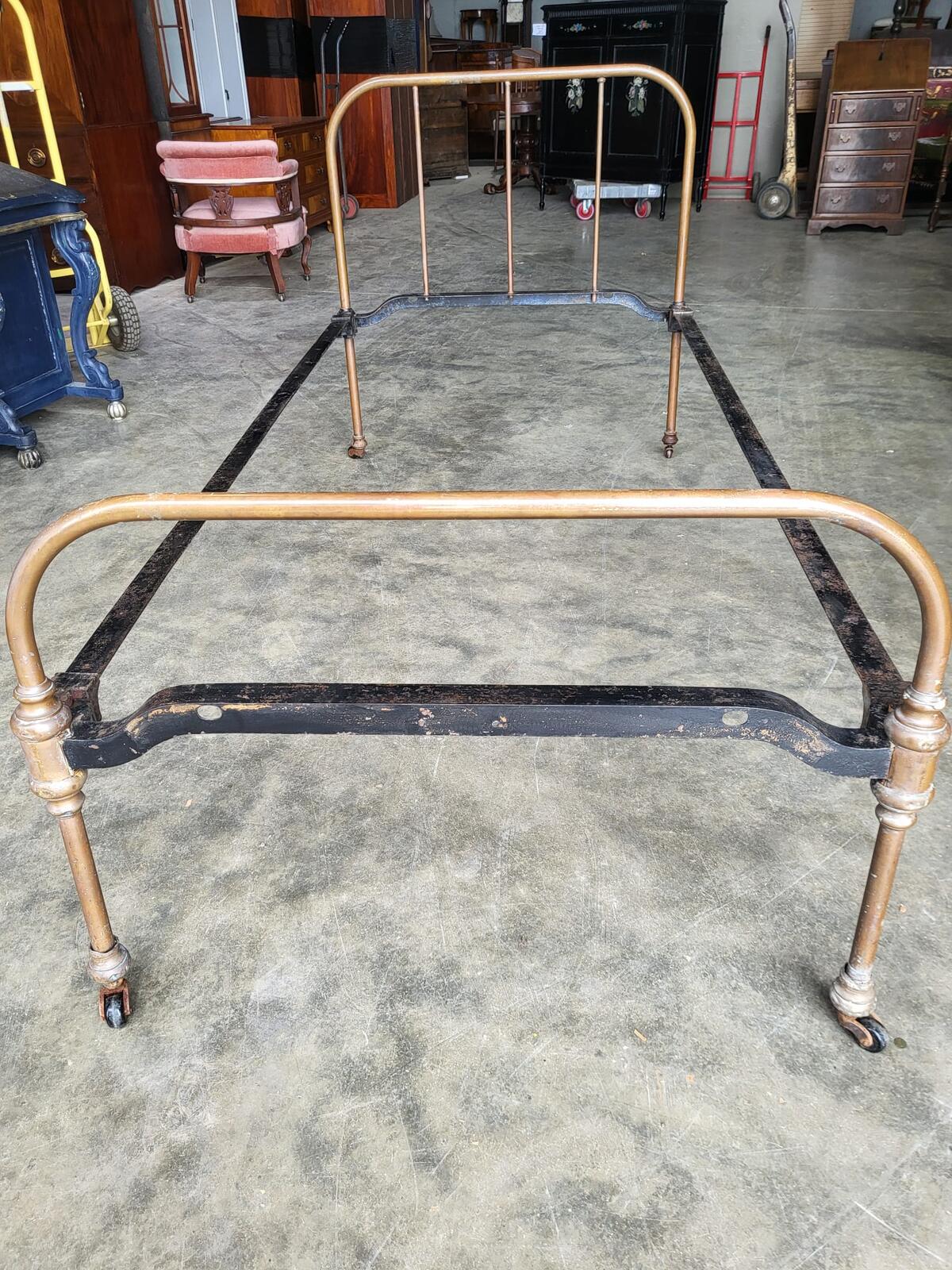 Antique single metal bedframe bed 6'x3' castors