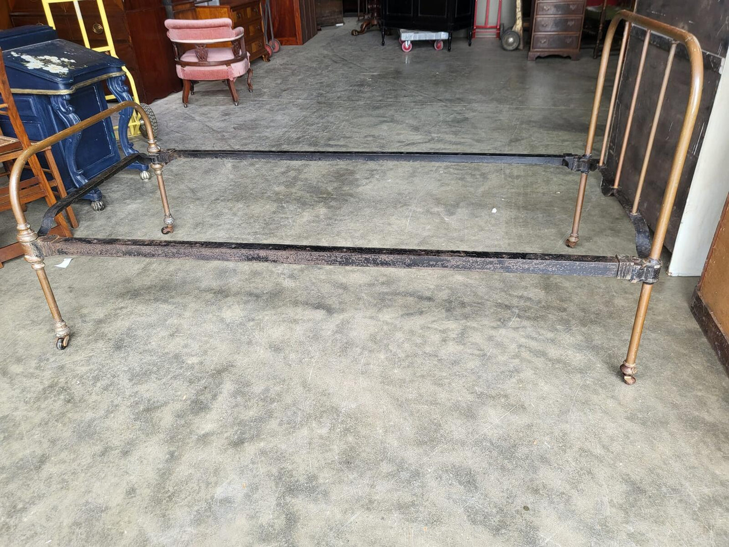 Antique single metal bedframe bed 6'x3' castors