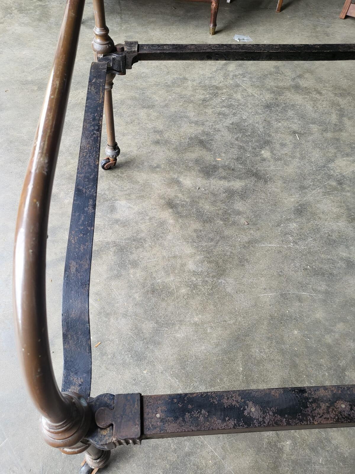 Antique single metal bedframe bed 6'x3' castors