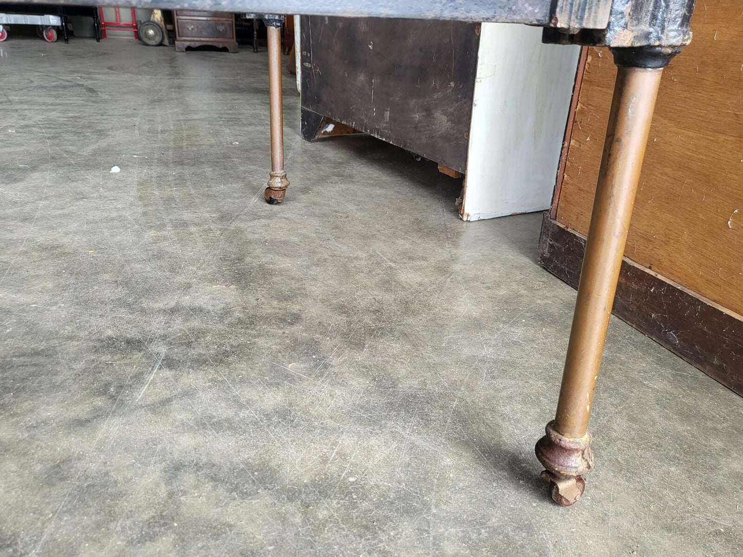 Antique single metal bedframe bed 6'x3' castors