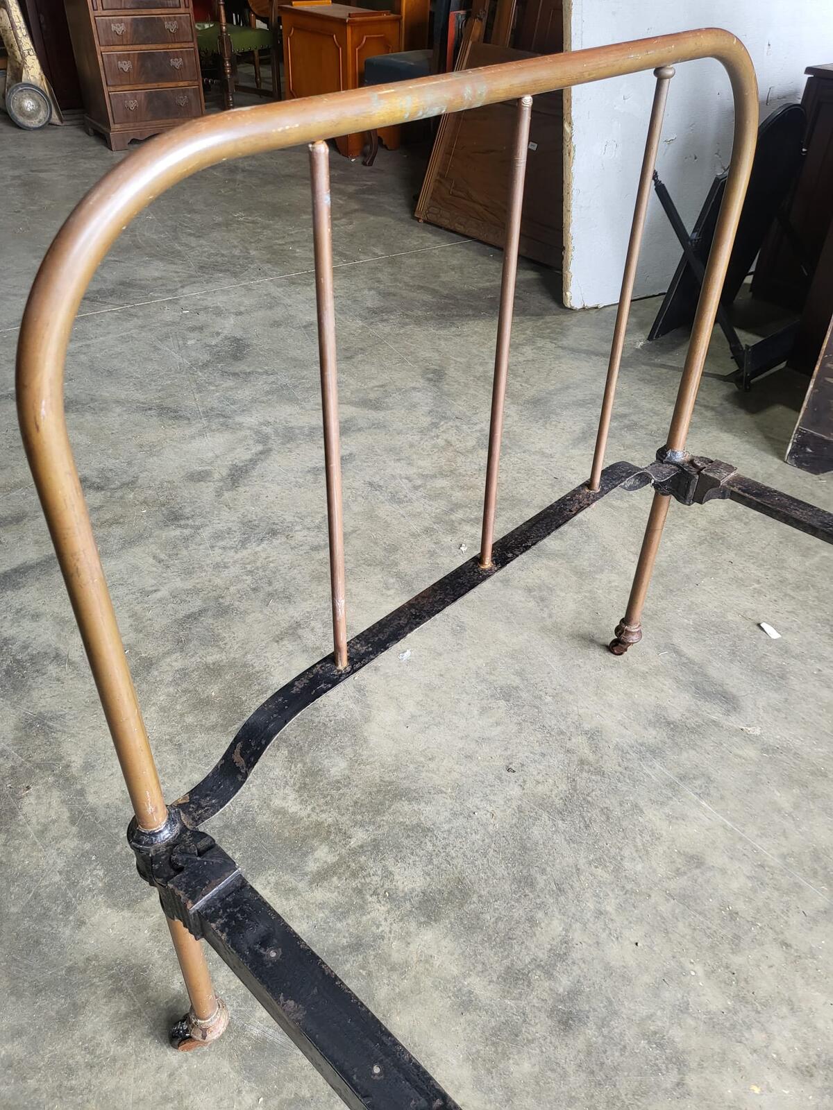 Antique single metal bedframe bed 6'x3' castors