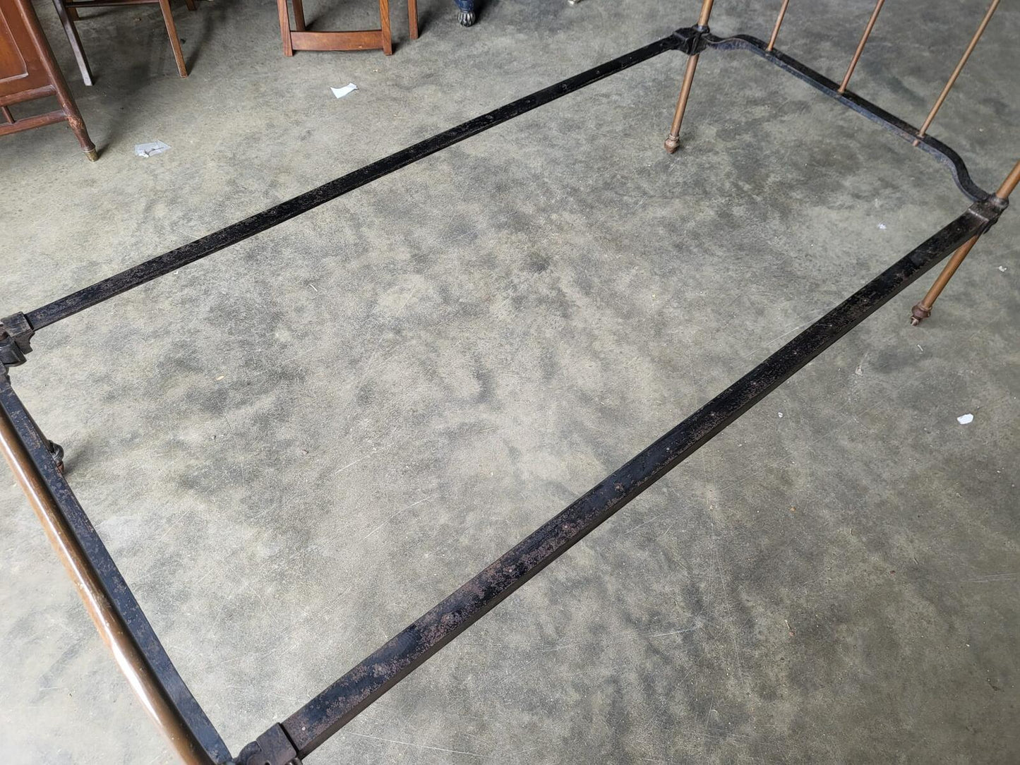 Antique single metal bedframe bed 6'x3' castors