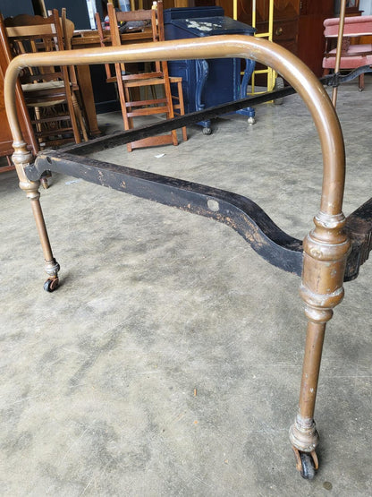 Antique single metal bedframe bed 6'x3' castors