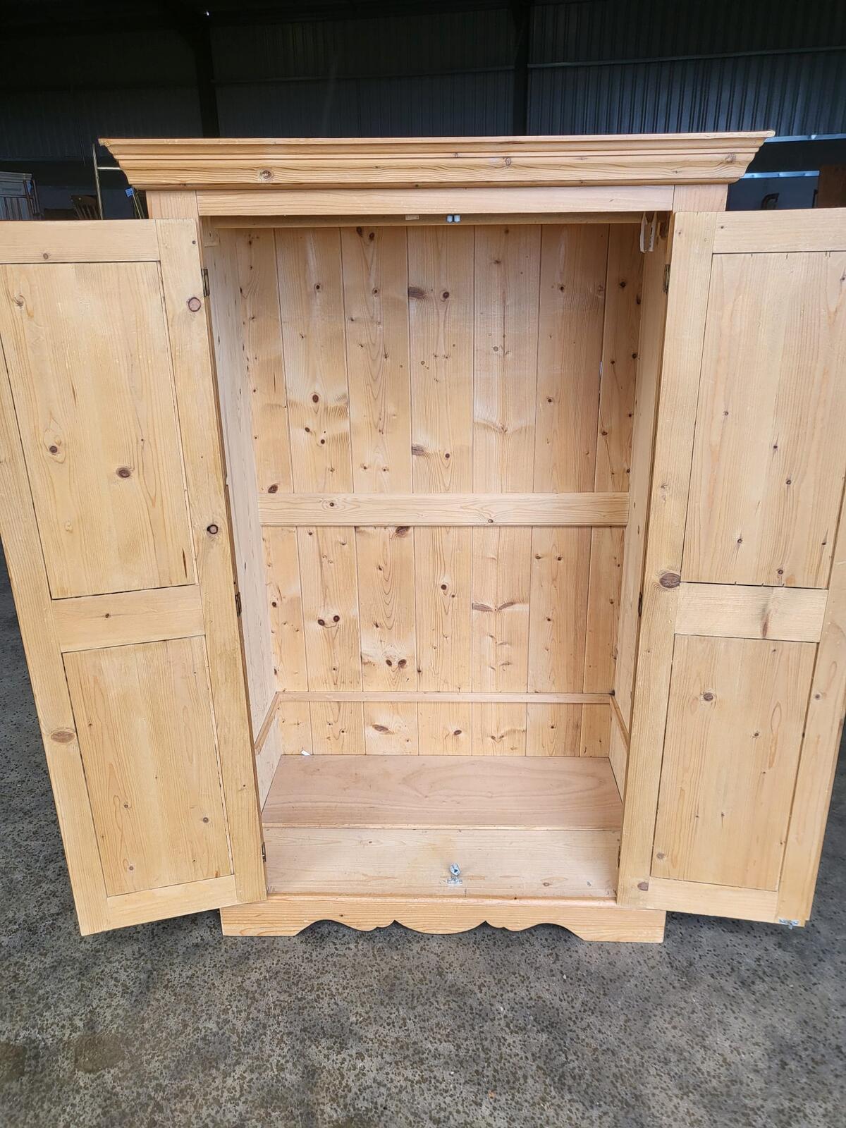 Small pine panelled 2x door wardrobe bedroom