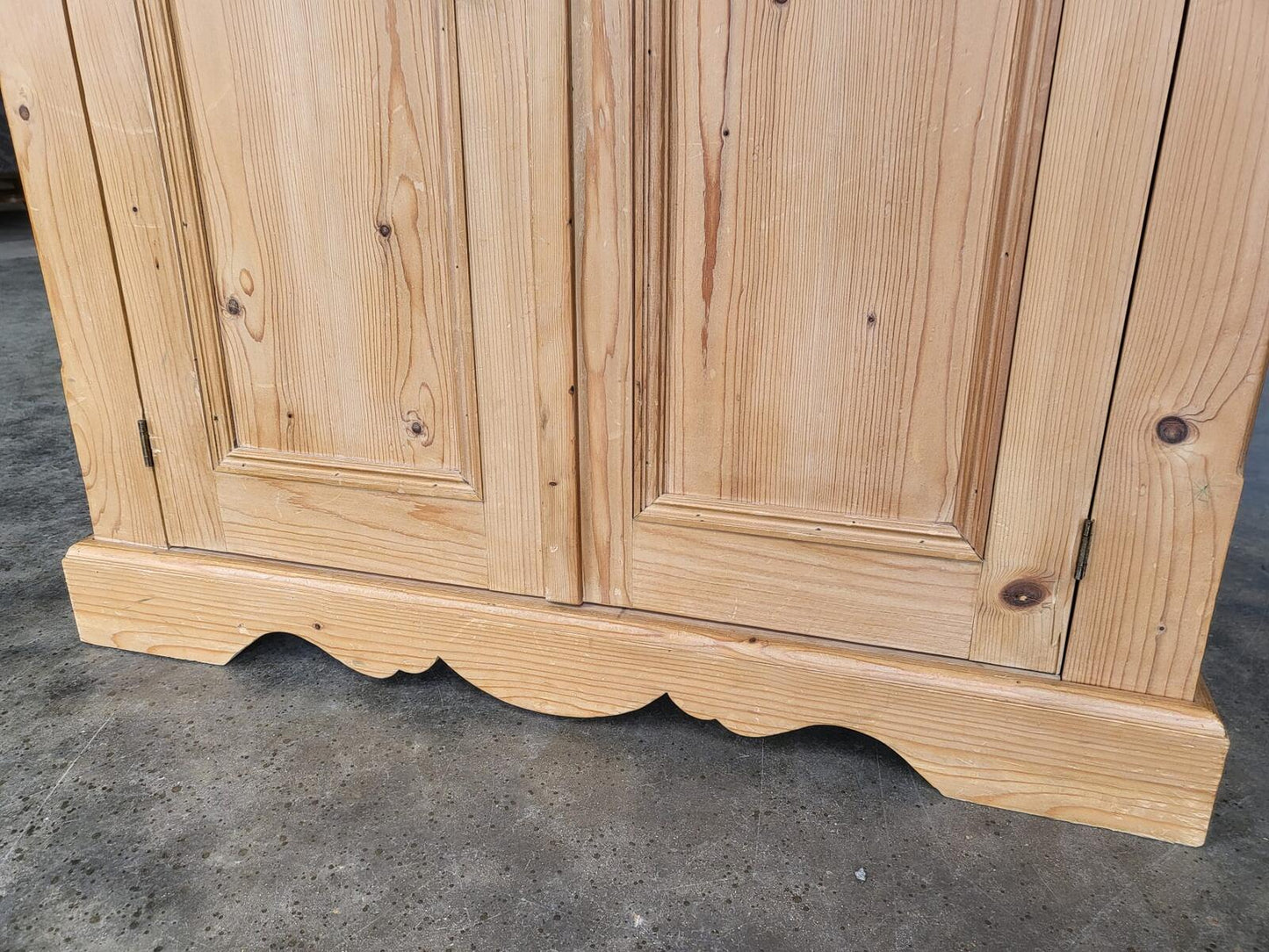 Small pine panelled 2x door wardrobe bedroom