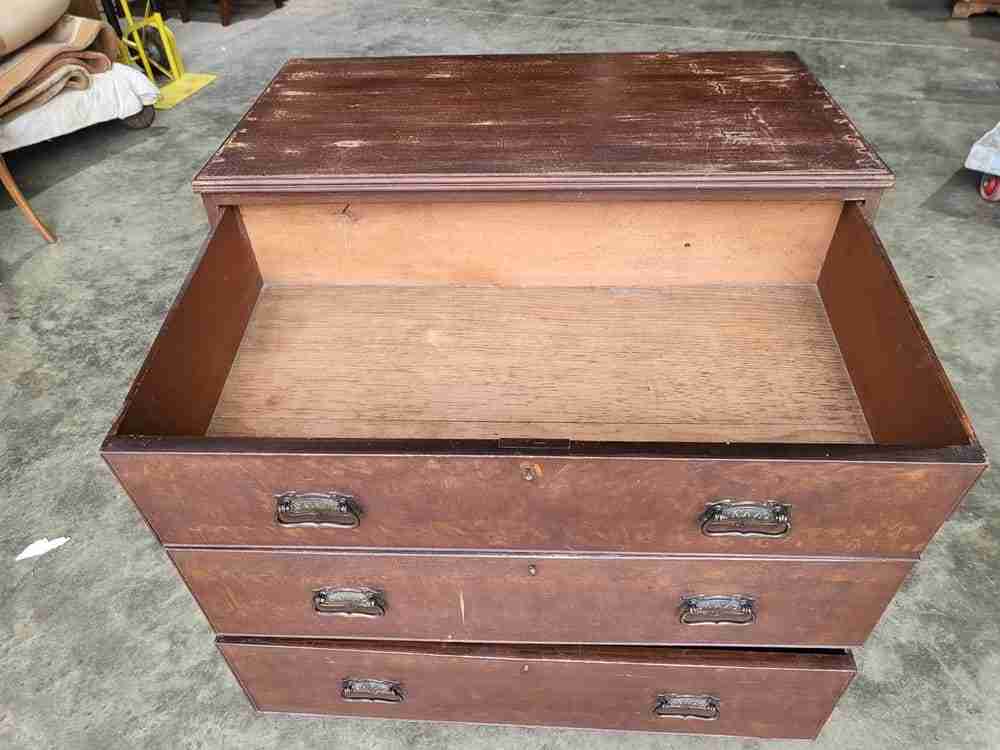Antique Victorian small chest of drawers bracket feet 3 drawers brass handles