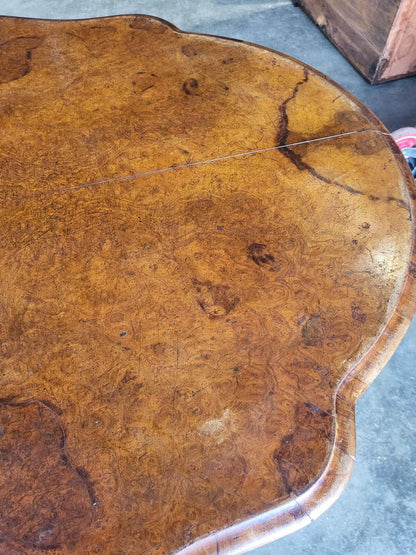 Antique Victorian walnut oval serpentine pedestal dining table