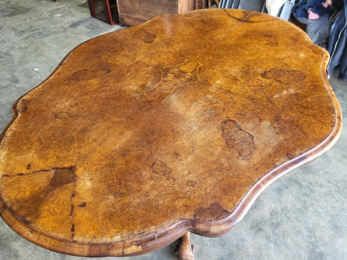 Antique Victorian walnut oval serpentine pedestal dining table