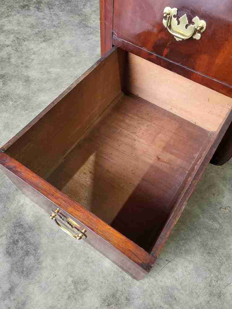 Vintage 20thC slim 4 drawer side end chest of drawers brass handles