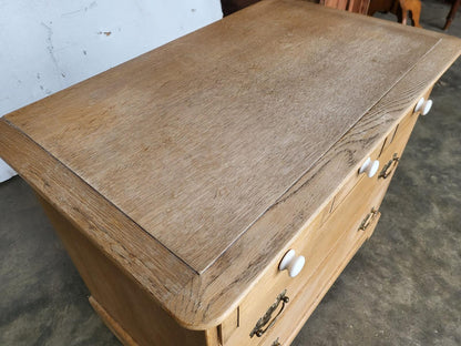 Vintage stag oak 3 over 2 chest of drawers