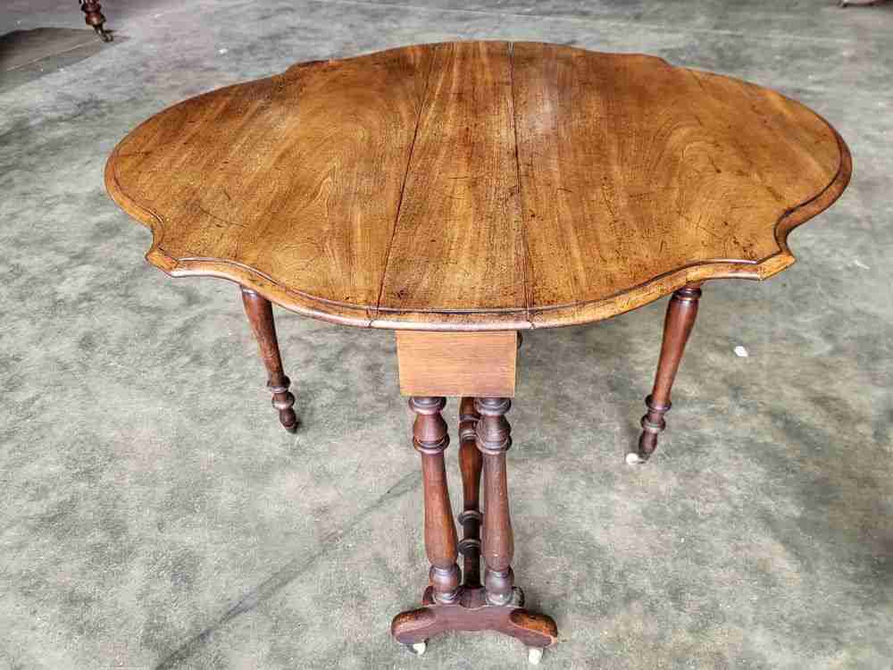 Antique gate leg drop leaf Sutherland dining occasional table seat 4
