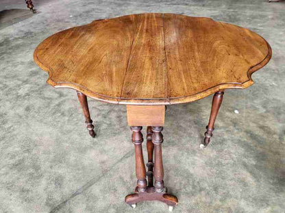 Antique gate leg drop leaf Sutherland dining occasional table seat 4