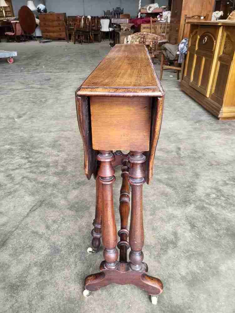 Antique gate leg drop leaf Sutherland dining occasional table seat 4