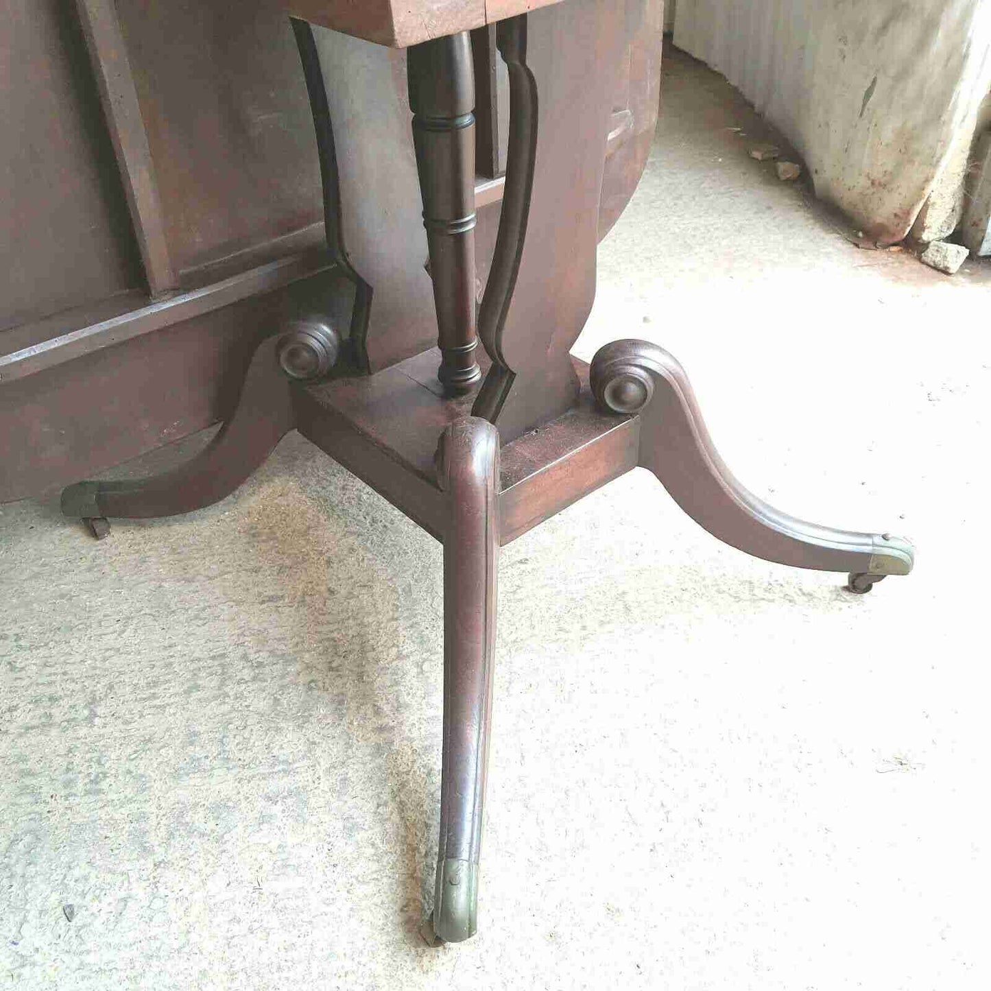 antique Georgian mahogany rectangular tilt top dining table quad legs castors 6