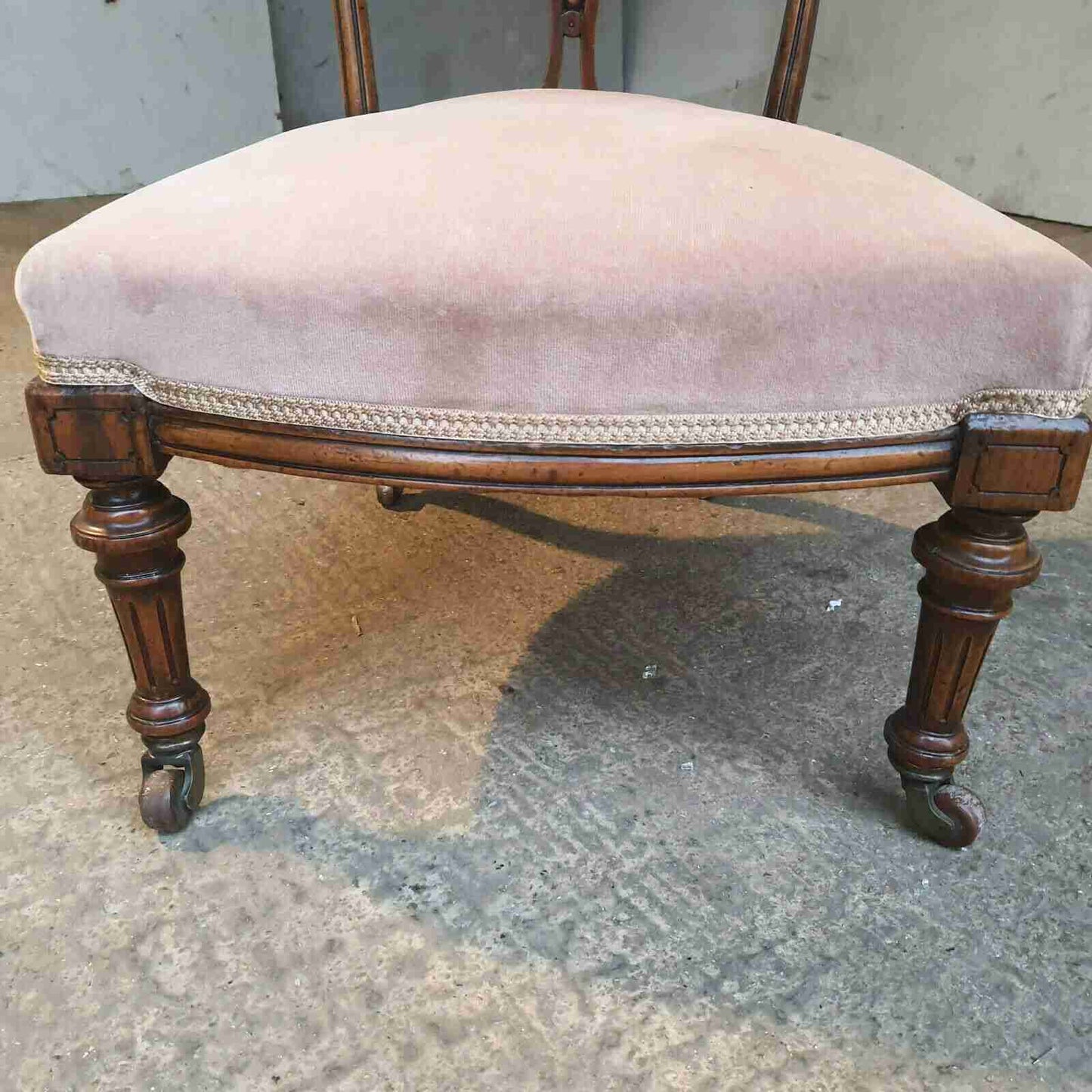 antique victorian low serpentine open bedroom chair turned legs castors sprung
