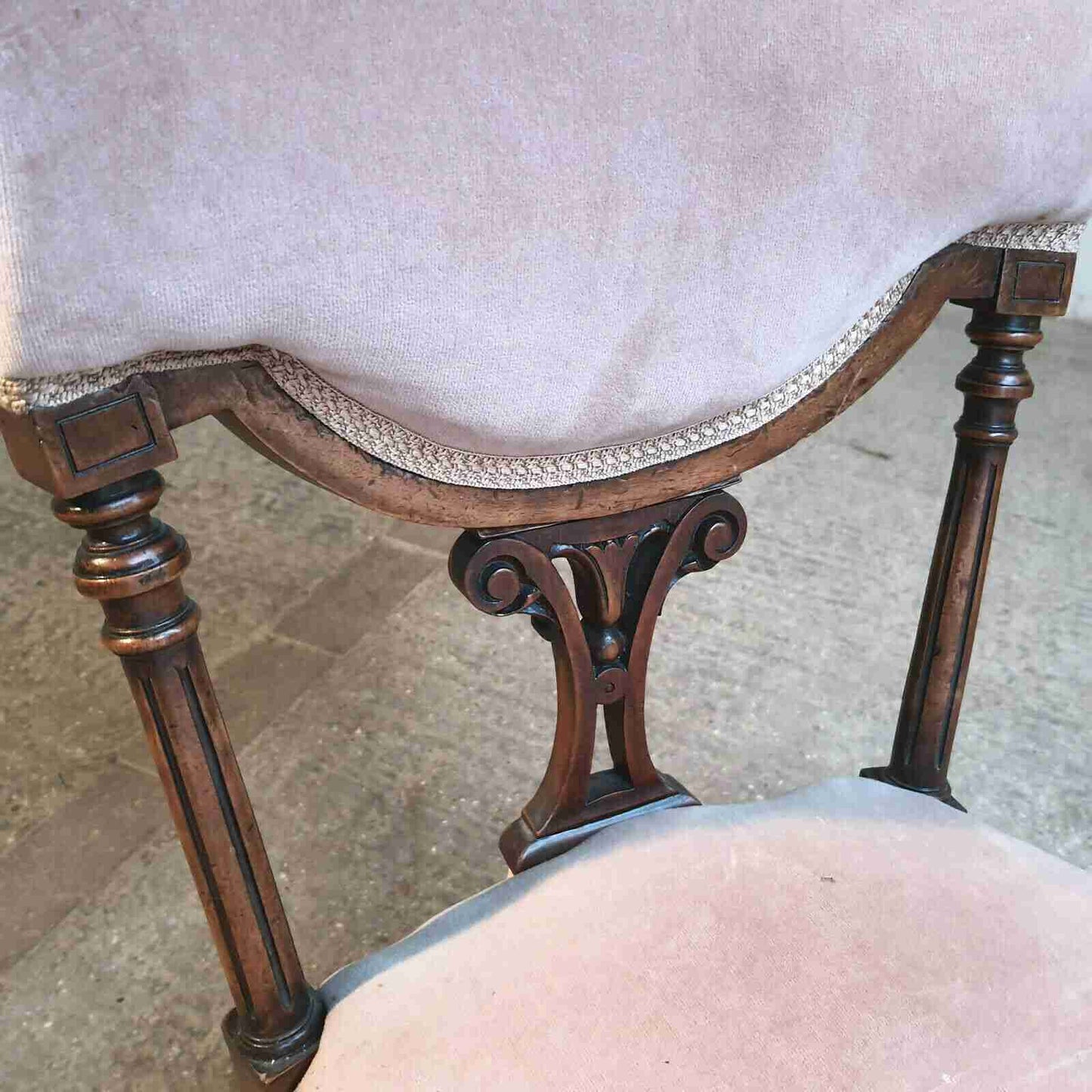 antique victorian low serpentine open bedroom chair turned legs castors sprung