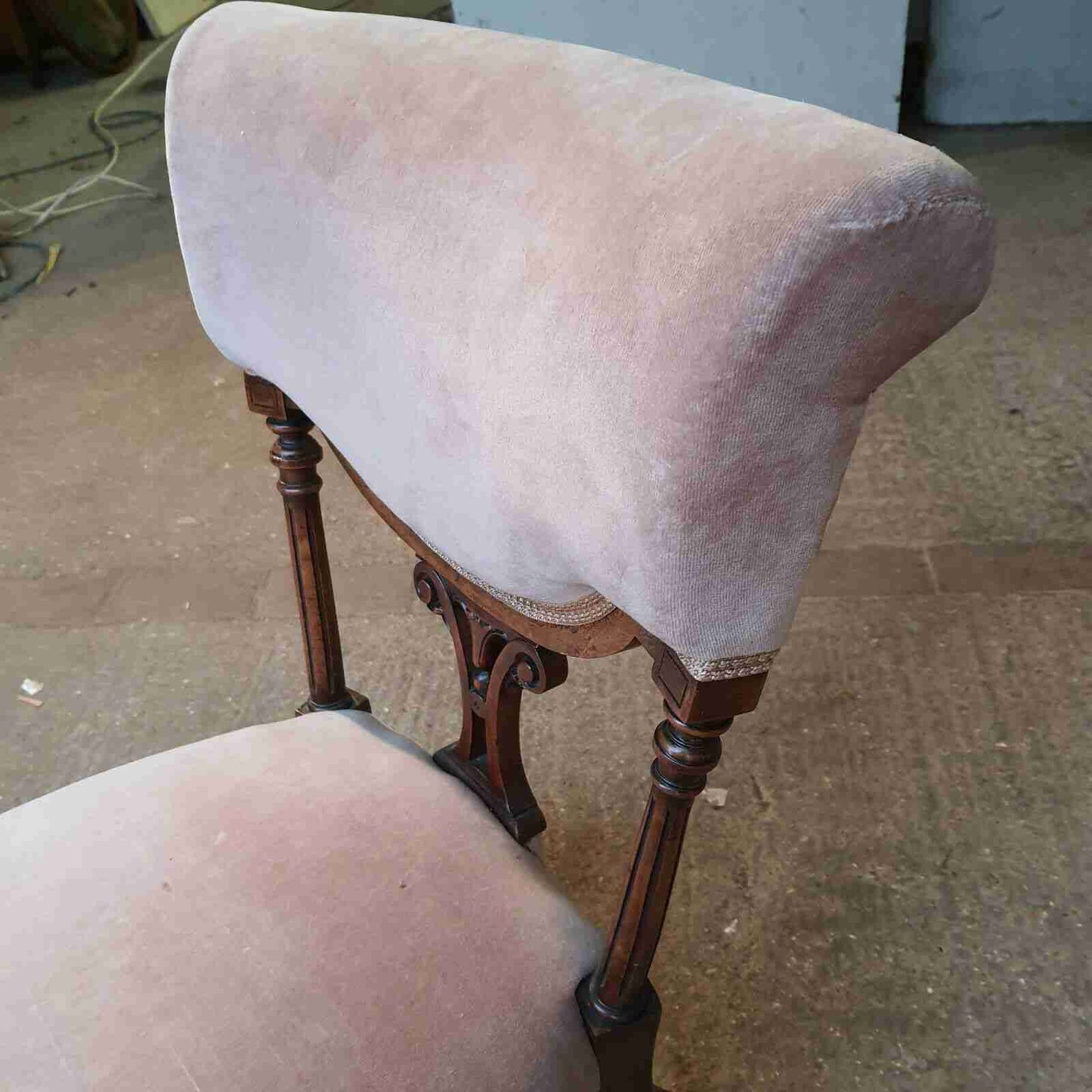 antique victorian low serpentine open bedroom chair turned legs castors sprung