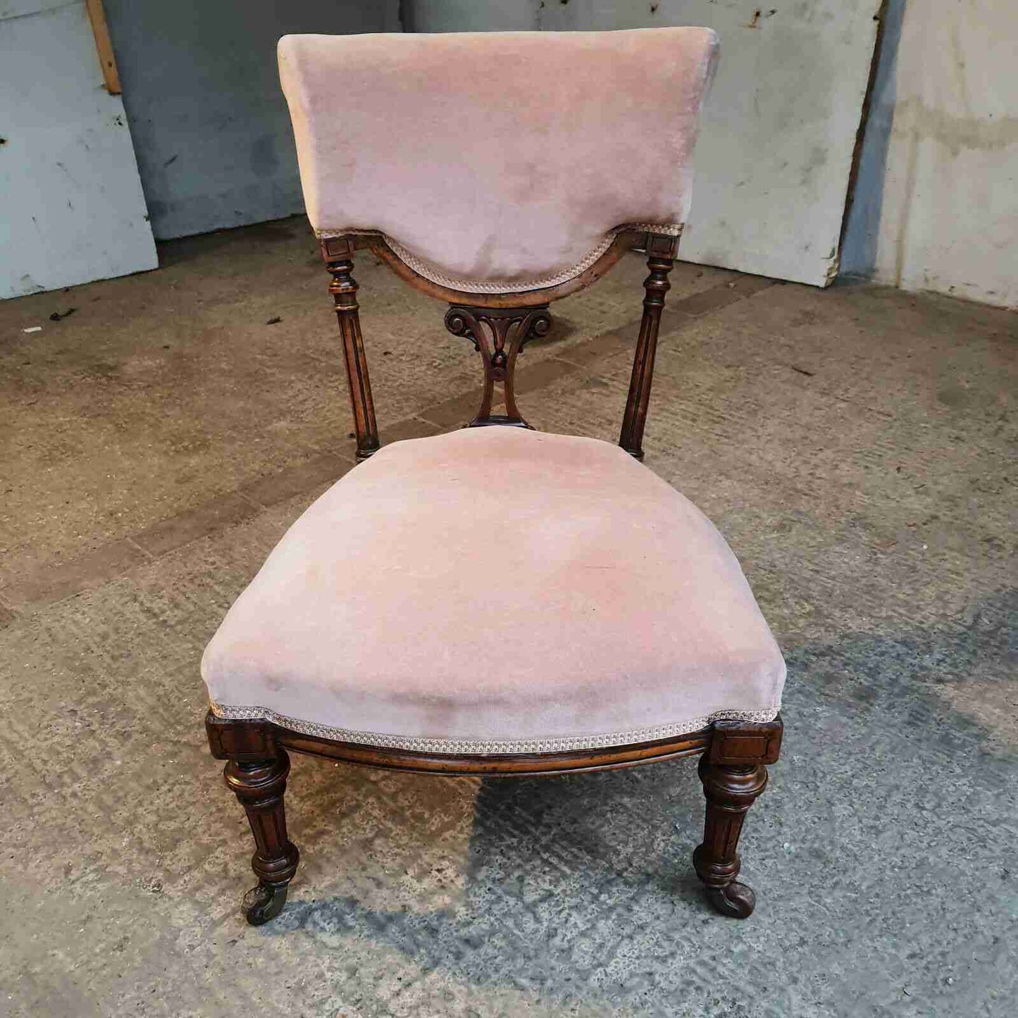 antique victorian low serpentine open bedroom chair turned legs castors sprung