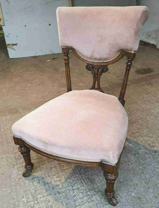 antique victorian low serpentine open bedroom chair turned legs castors sprung