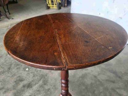 Antique Georgian round tripod pod side end lamp table