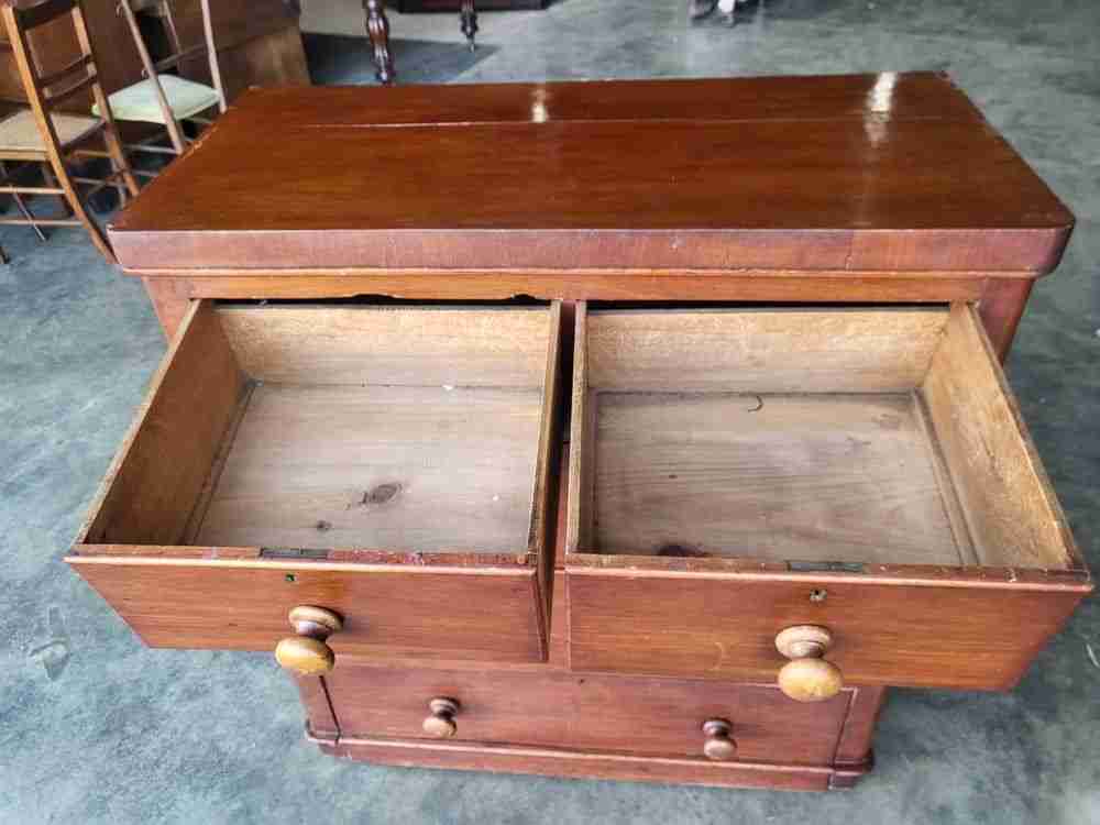 Antique Victorian mahogany 2 over 3 chest of drawers knob handles