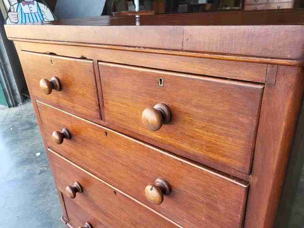 Antique Victorian mahogany 2 over 3 chest of drawers knob handles