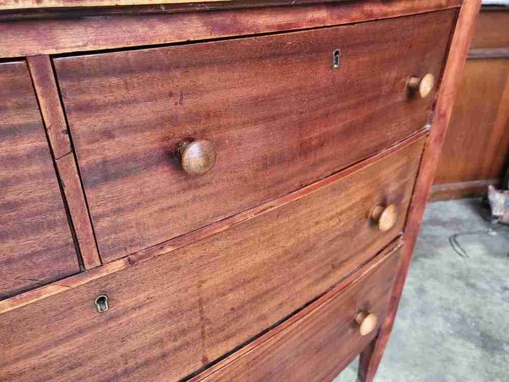 Vintage 20thC bow front chest of drawers 2 over 2 tapered legs