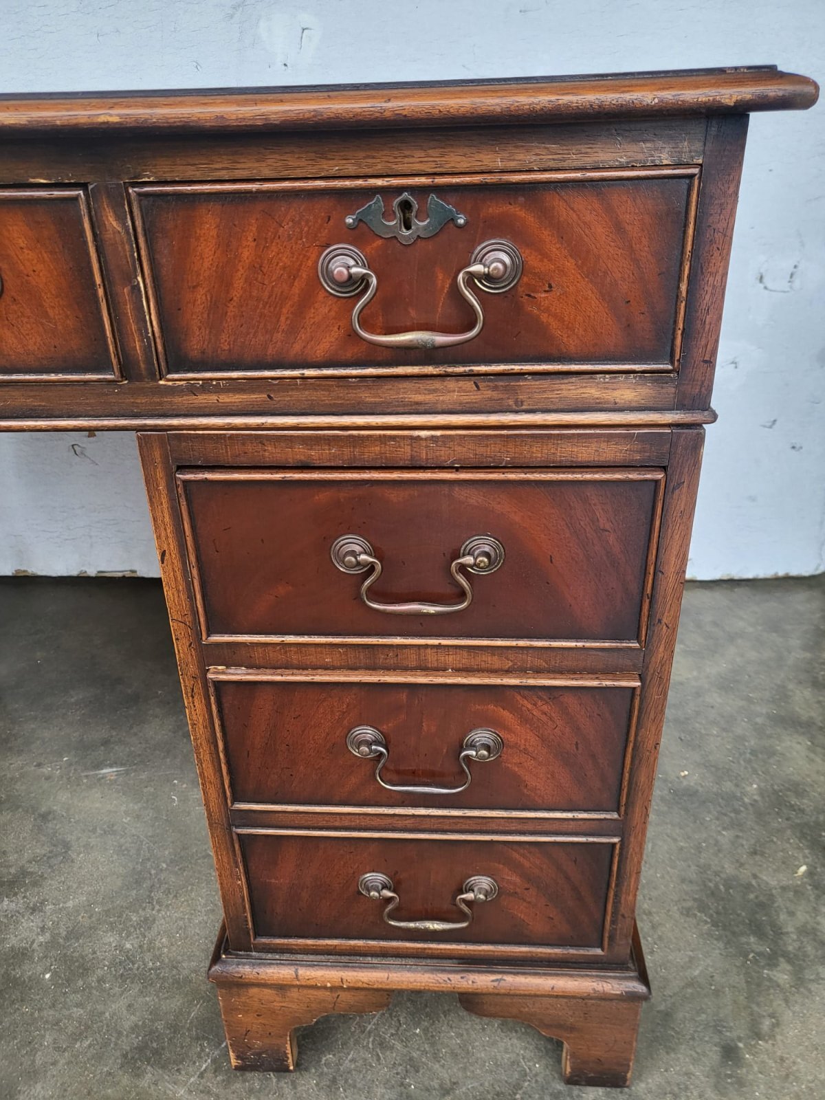 Antique repro small twin pedestal writing desk leather top 8 drawers