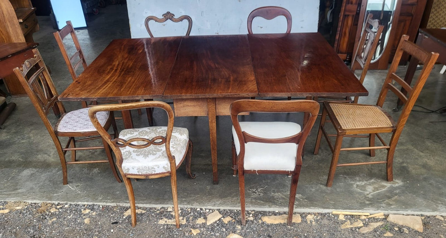 Antique large Georgian solid mahogany drop leaf dining table seat to 8