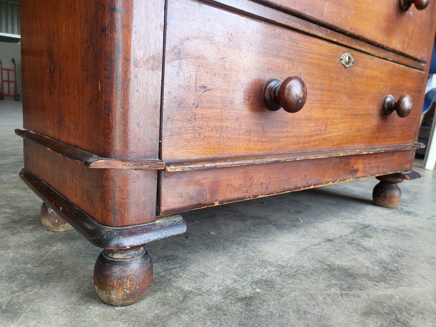Antique Victorian 2 over 3 chest of drawers knob handles