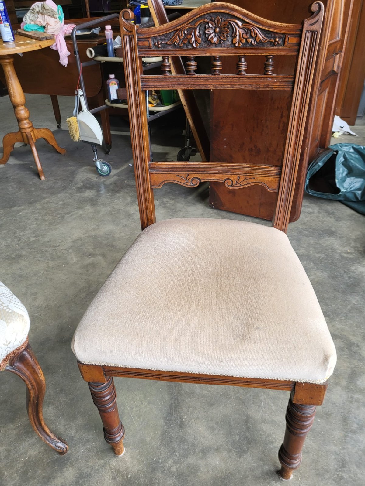 Six antique Victorian mixed dining chairs cream seats