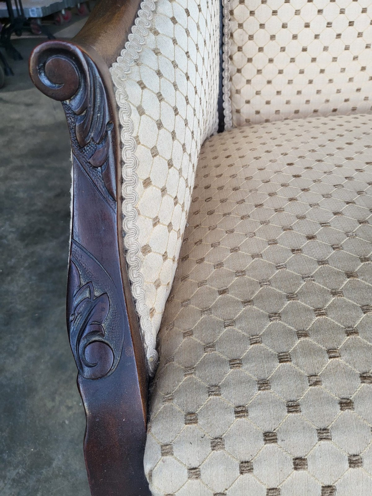 Antique Edwardian small 2 seat parlour sofa cabriole legs castors