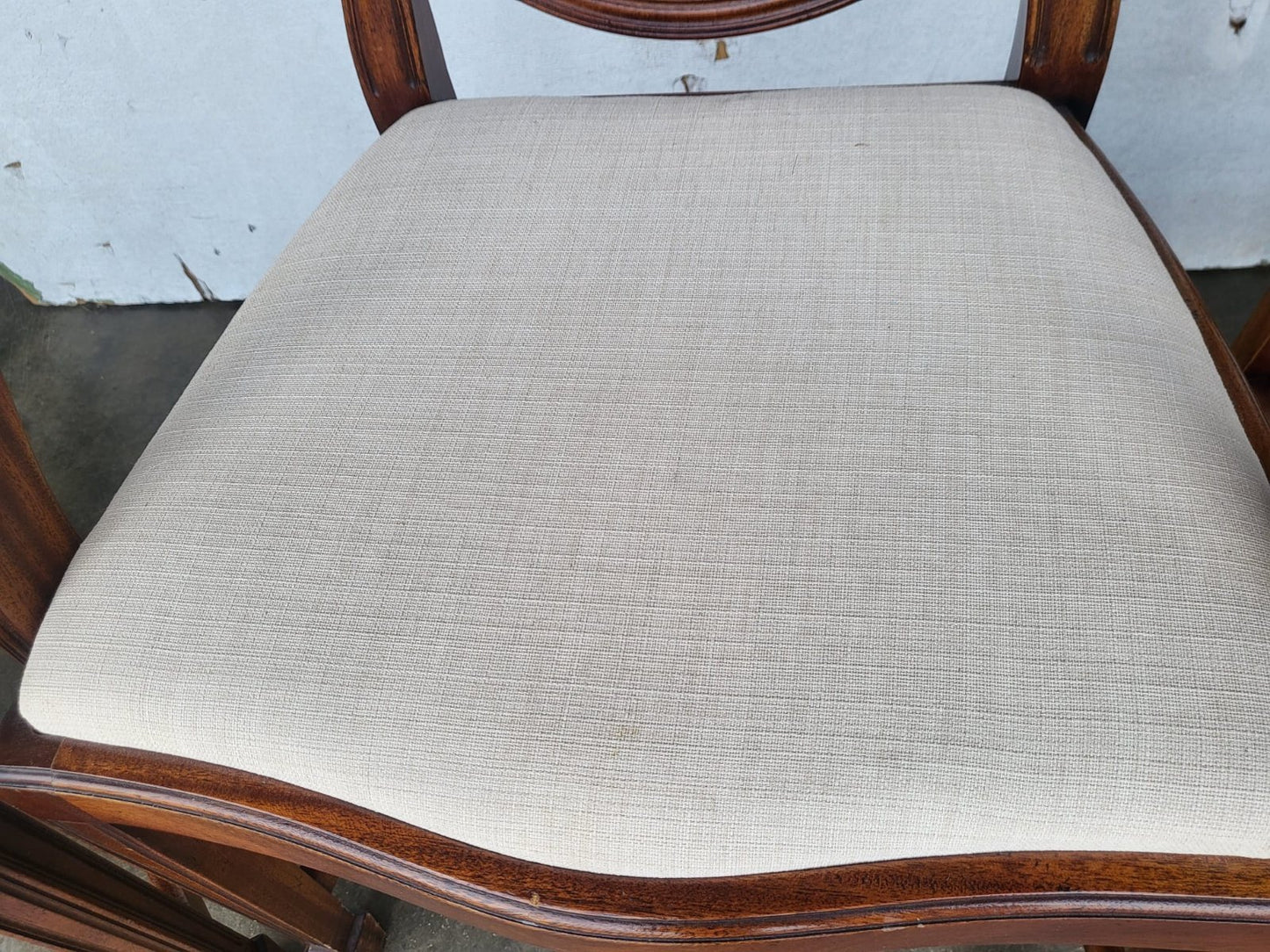 Antique repro six shield back dining chairs 2x carvers cream