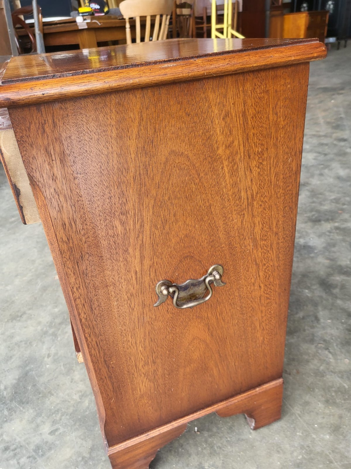 Small antique repro side end lamp table cabinet