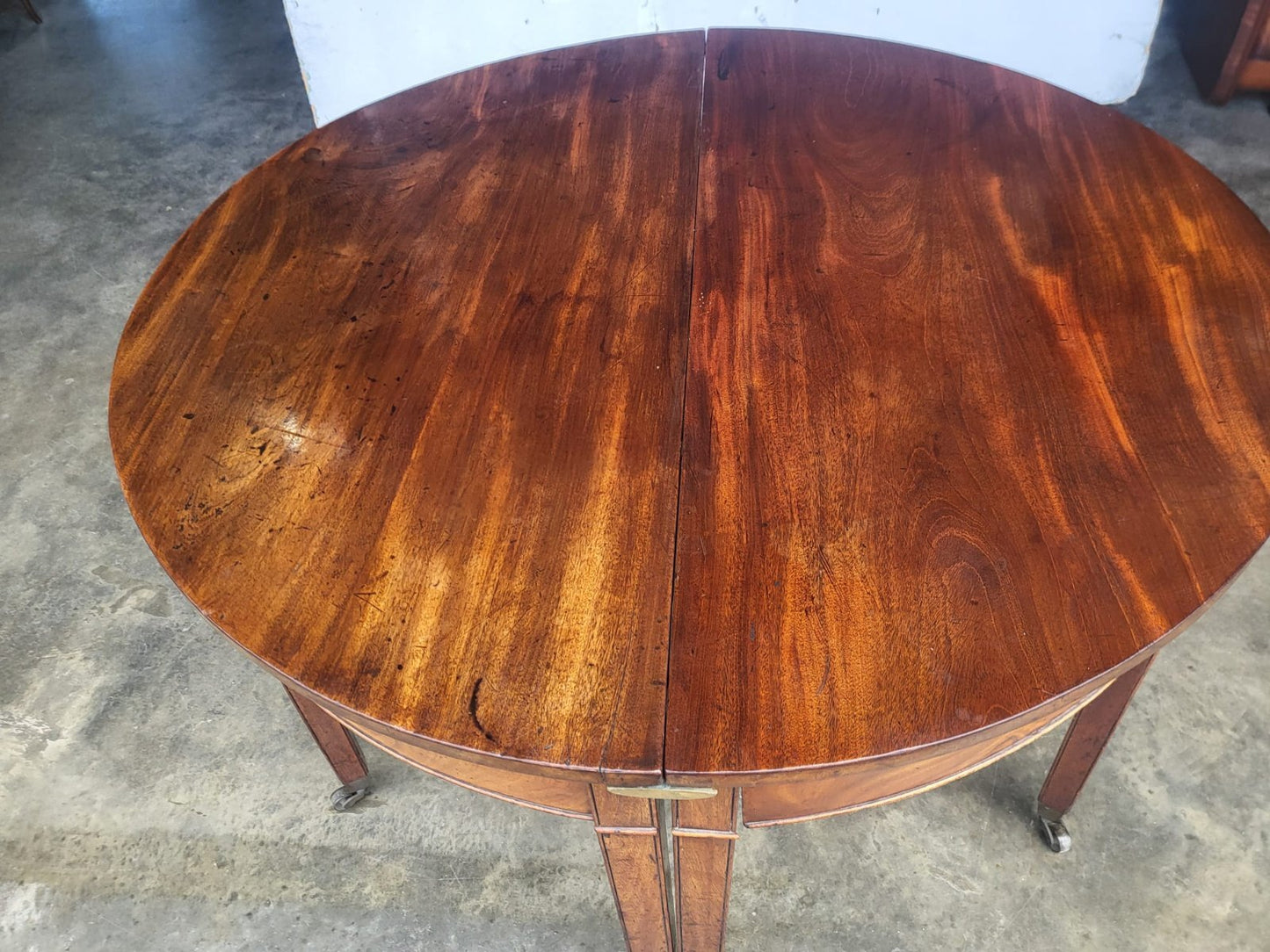 Antique Georgian mahogany round dining table 2xD end tables seat 6