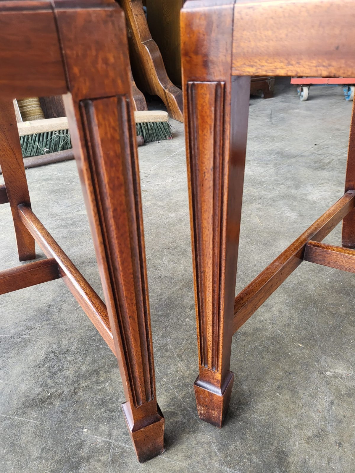 Antique repro six shield back dining chairs 2x carvers cream