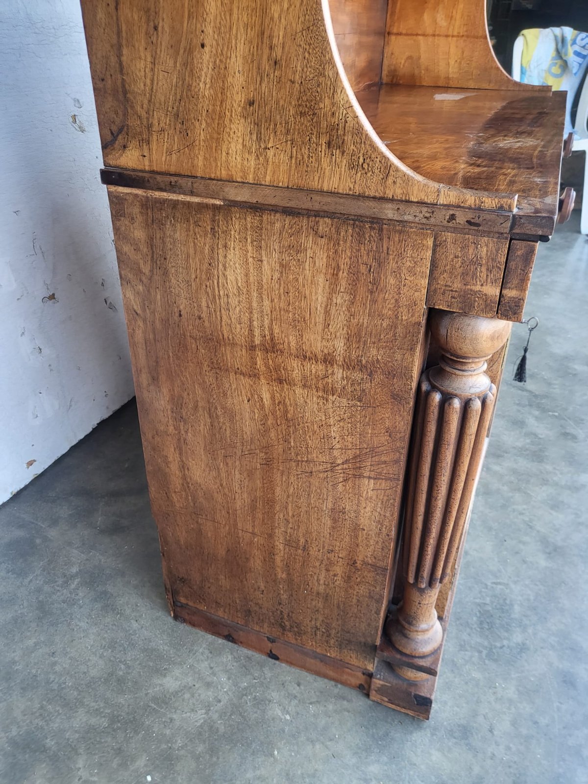 Antique Victorian mahogany chiffonier sideboard gallery shelves