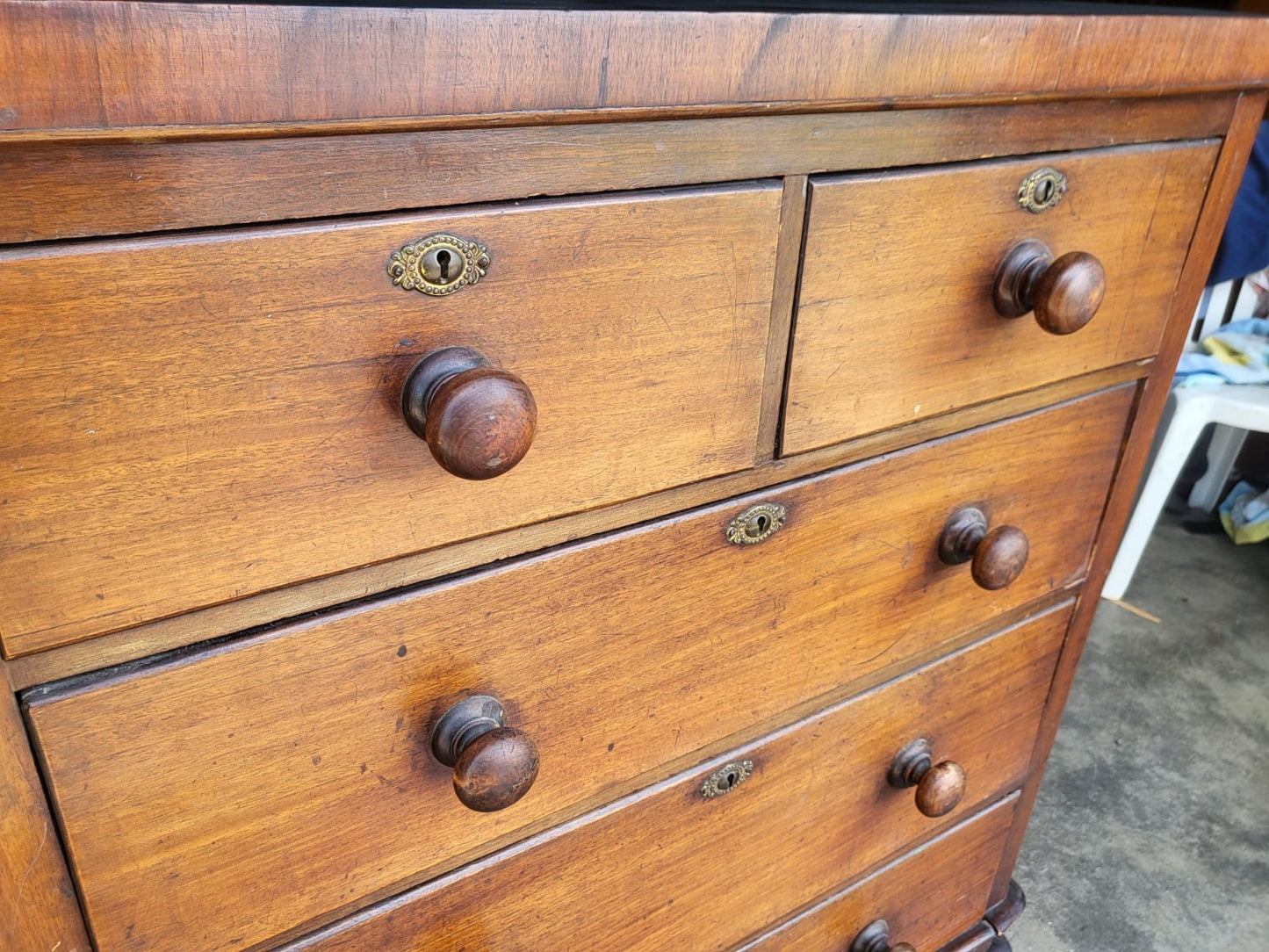 Antique Victorian 2 over 3 chest of drawers knob handles
