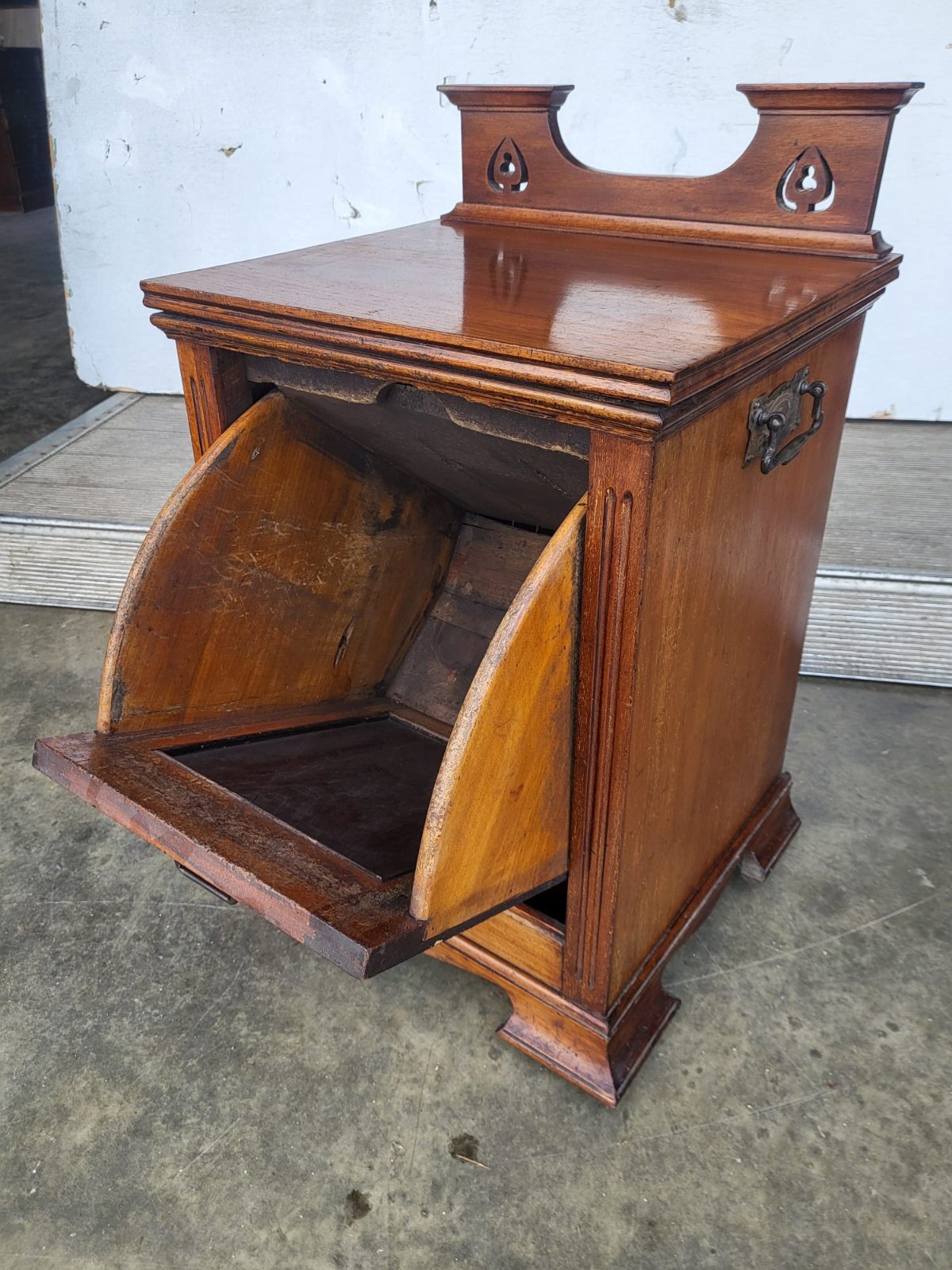 Antique Edwardian side end lamp table storage coal perdonium