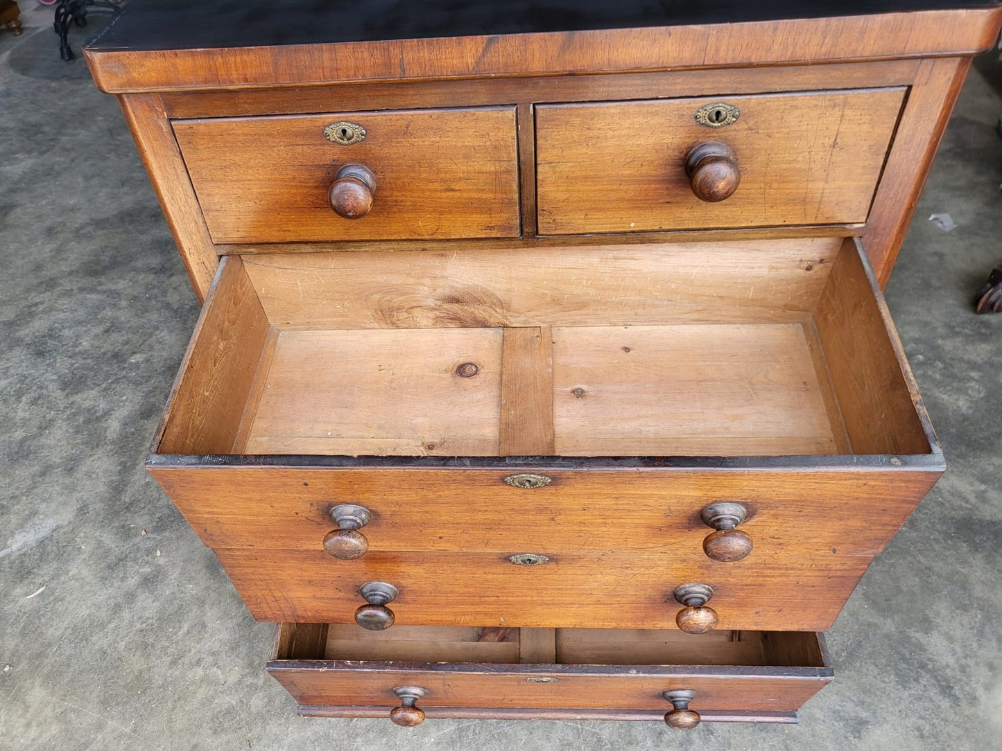 Antique Victorian 2 over 3 chest of drawers knob handles