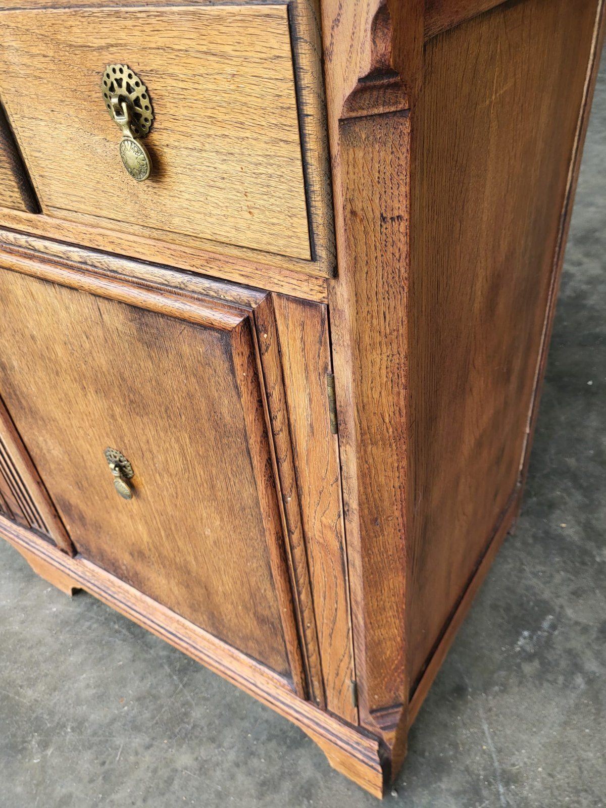 Antique Deco 1930 oak 3 drawer 2 door sideboard cupboard