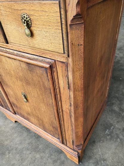 Antique Deco 1930 oak 3 drawer 2 door sideboard cupboard