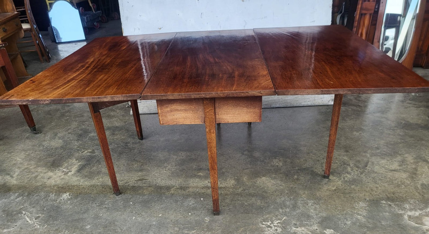 Antique large Georgian solid mahogany drop leaf dining table seat to 8