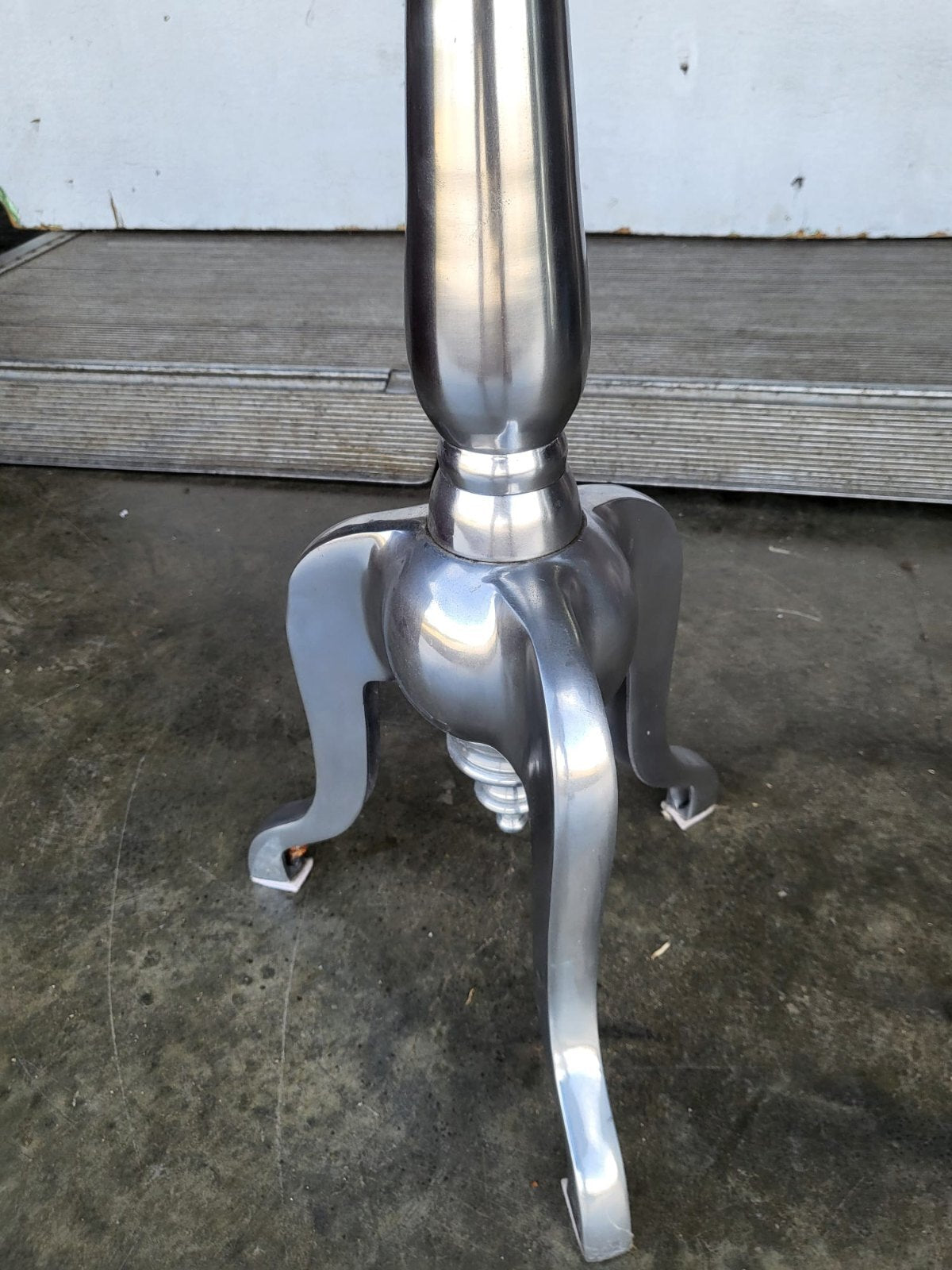 Silver metal round pedestal tripod side end lamp table