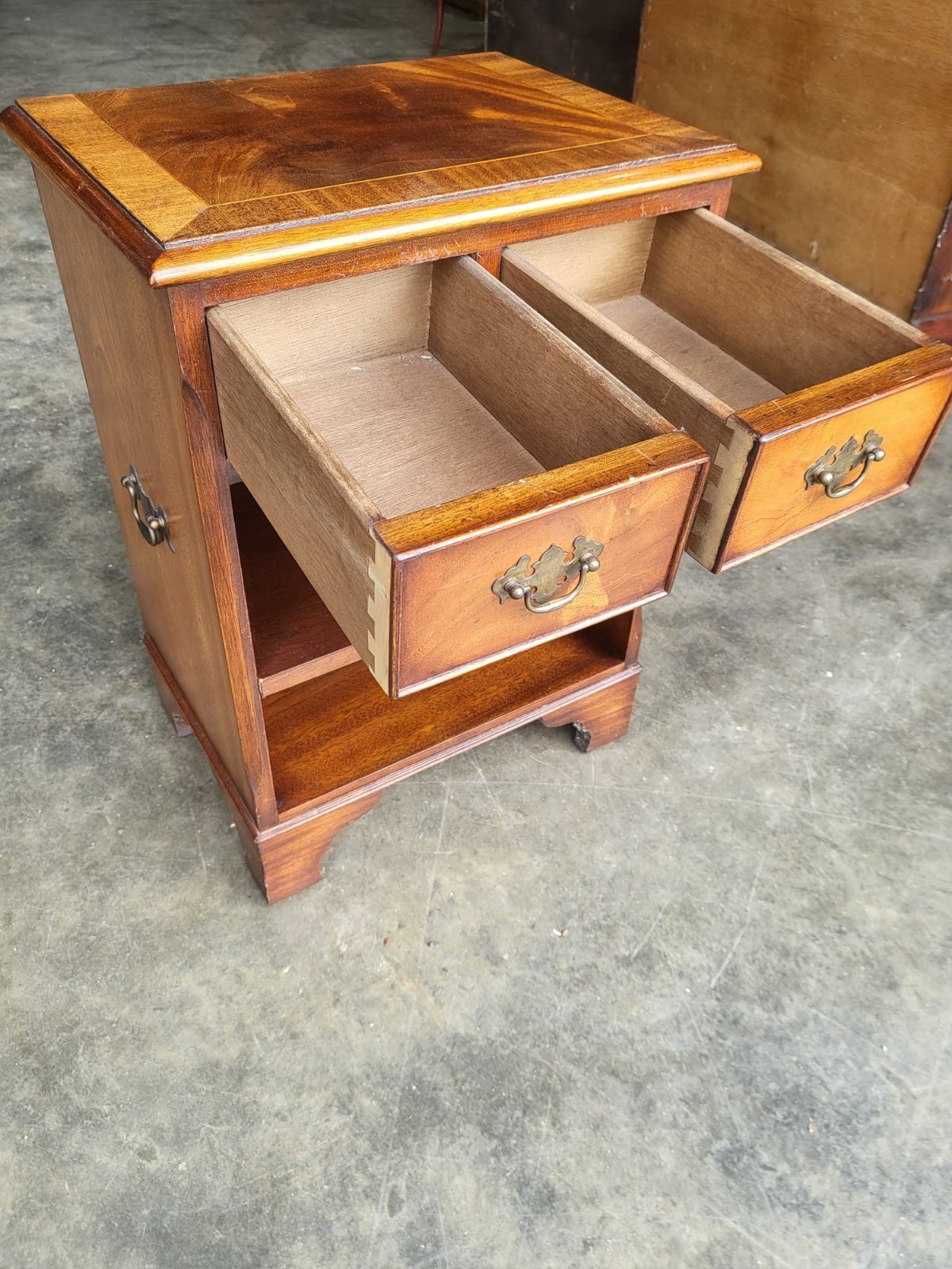 Small antique repro side end lamp table cabinet