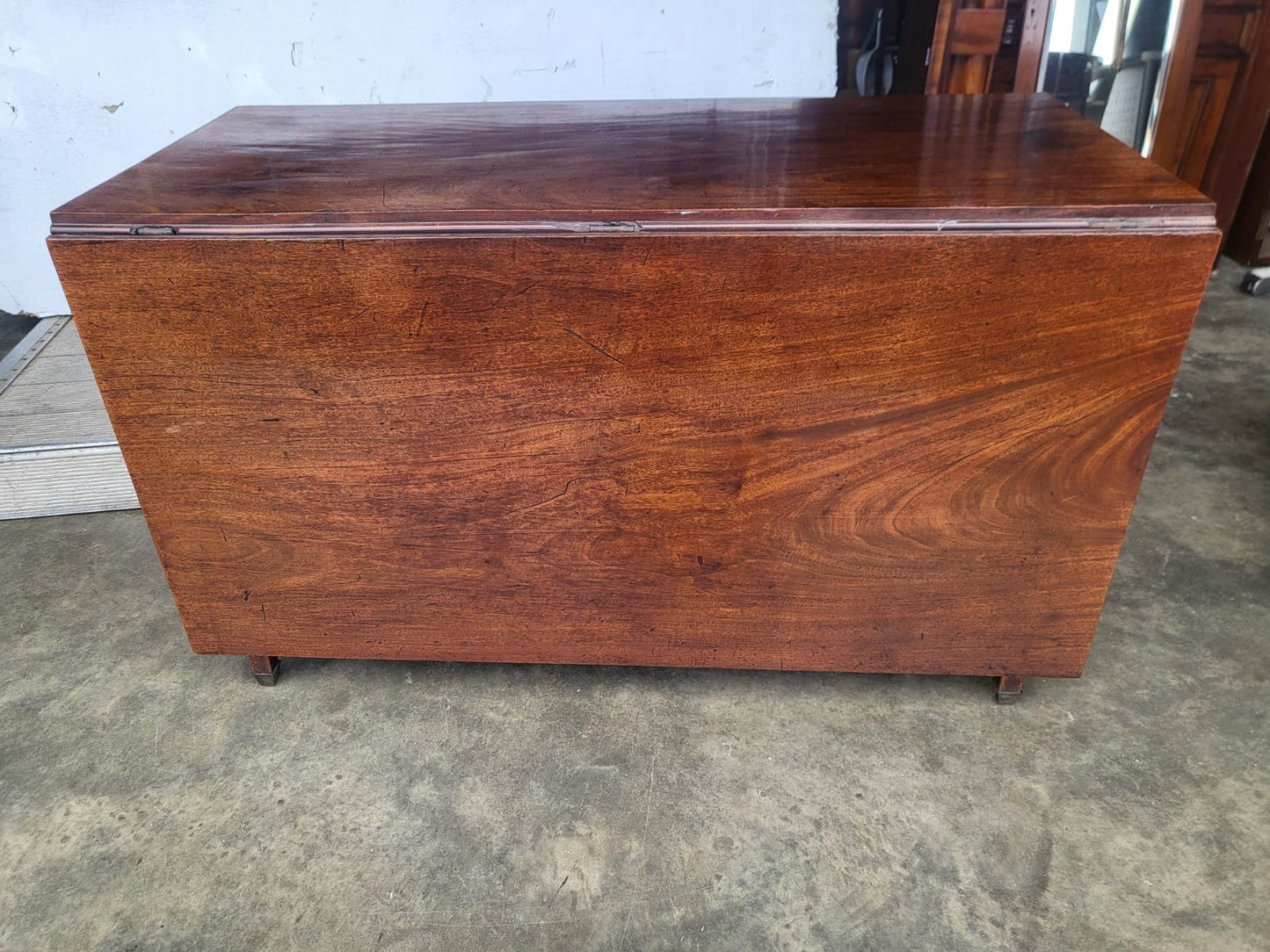 Antique large Georgian solid mahogany drop leaf dining table seat to 8