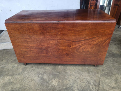Antique large Georgian solid mahogany drop leaf dining table seat to 8