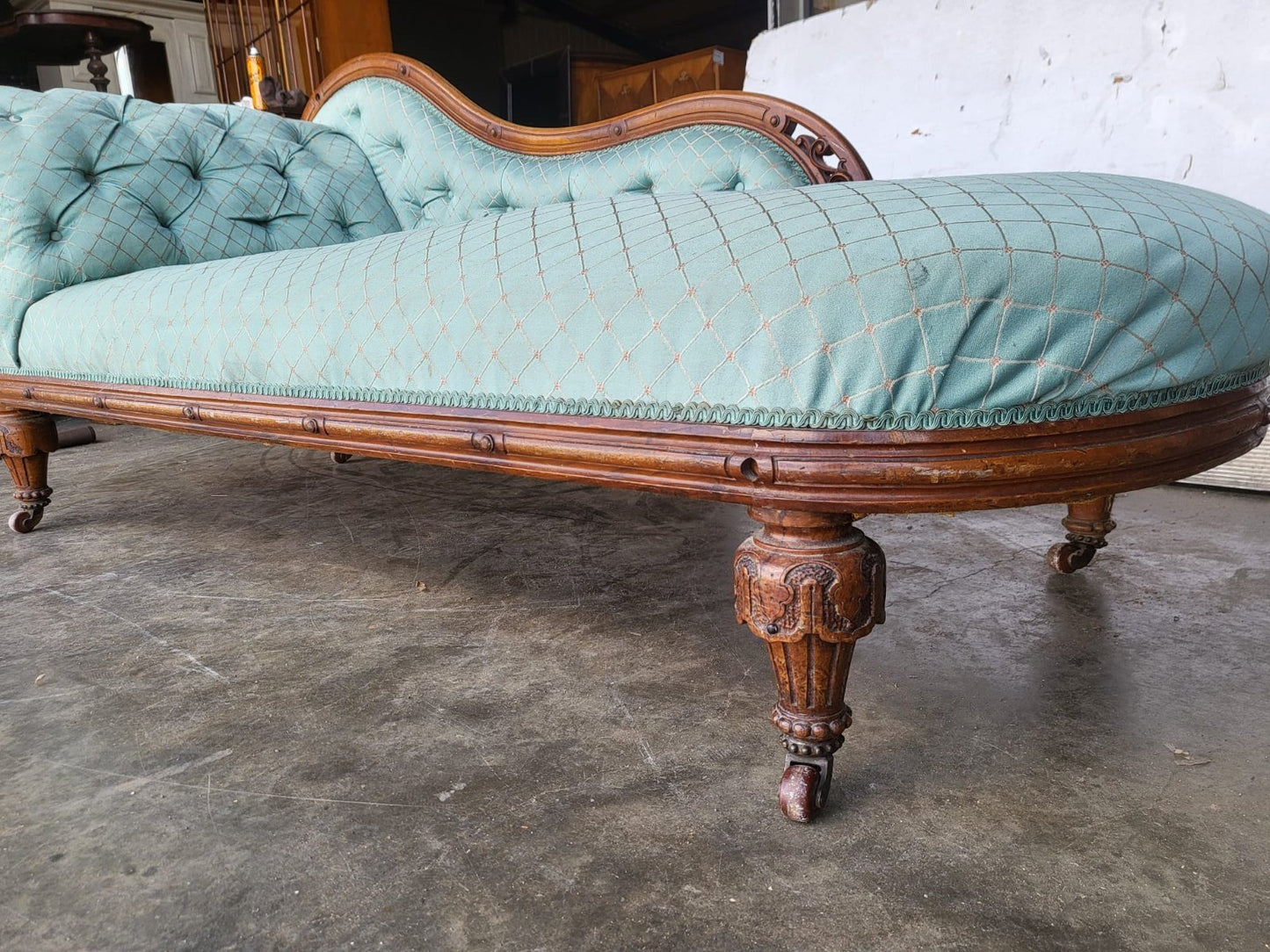 Antique Victorian chaise longue sofa carved legs castors